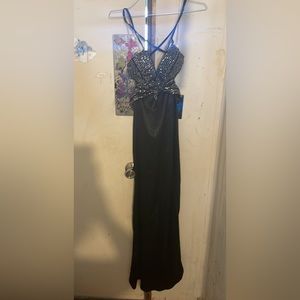 It’s brand new I got it for prom but never wore it